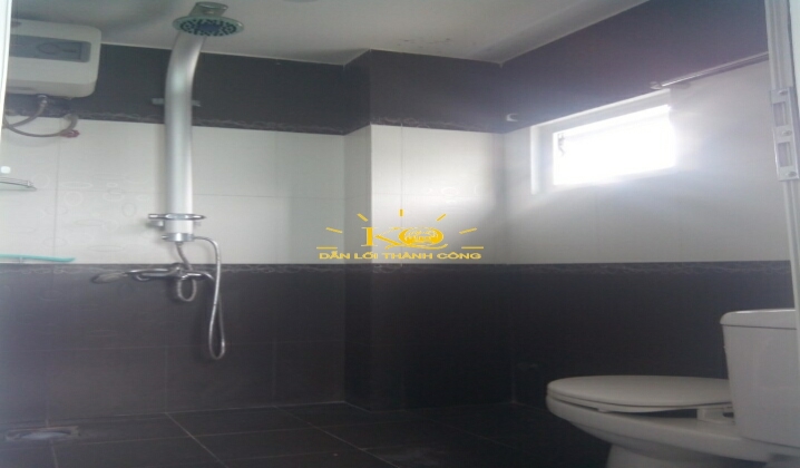 Khu vực nhà vệ sinh. Khu vực nhà vệ sinh.