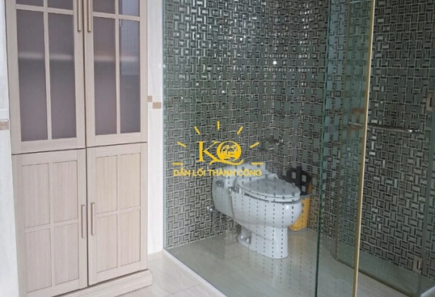 Khu vực nhà vệ sinh. Khu vực nhà vệ sinh.