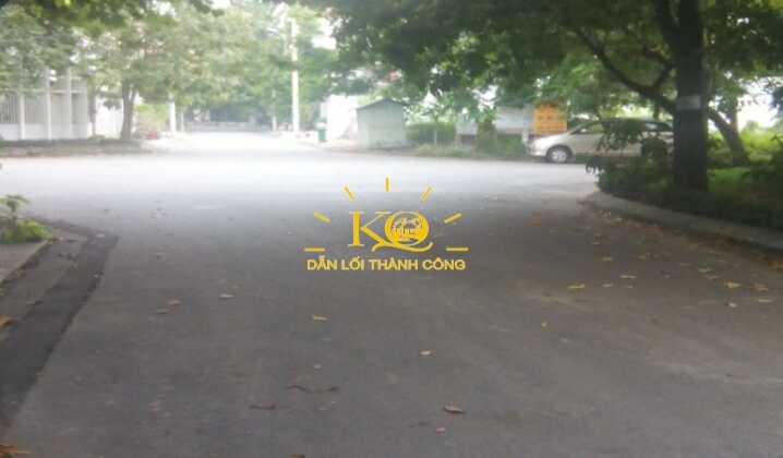 Đường vào nhà rộng và thông thoáng. Đường vào nhà rộng và thông thoáng.