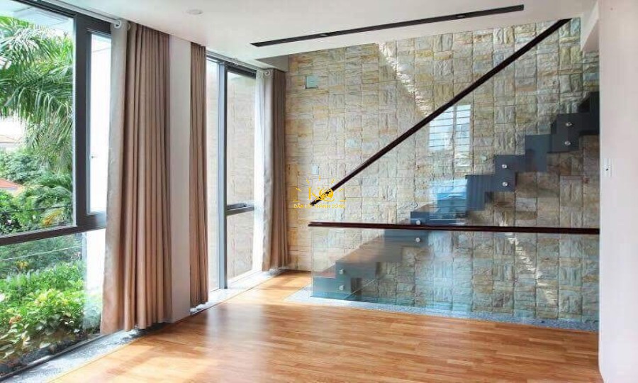 Nhận được nhiều ánh sáng từ bên ngoài. Nhận được nhiều ánh sáng từ bên ngoài.