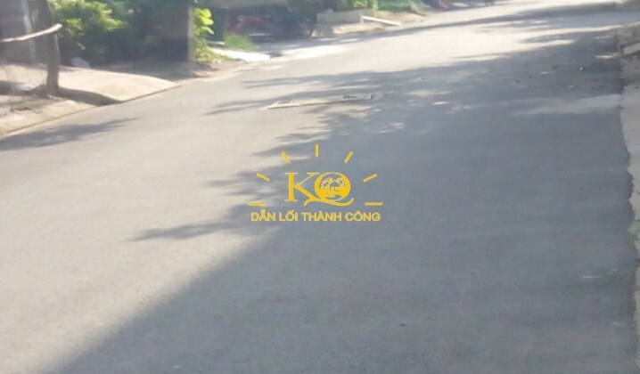 Đường trước nhà rộng thoáng. Đường trước nhà rộng thoáng.