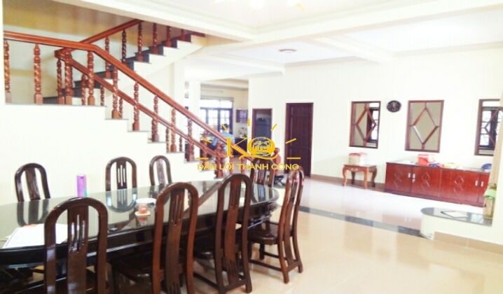 Nhà có thiết kế hiện đại, nội thất đầy đủ. Nhà có thiết kế hiện đại, nội thất đầy đủ.