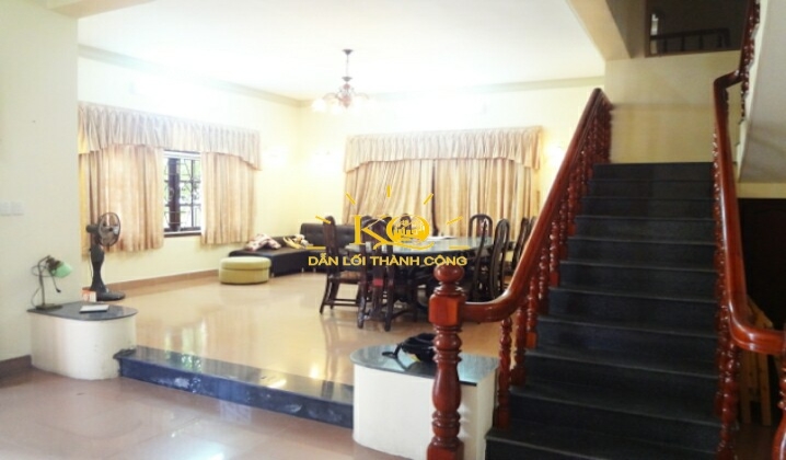 Cầu thang lên xuống. Cầu thang lên xuống.