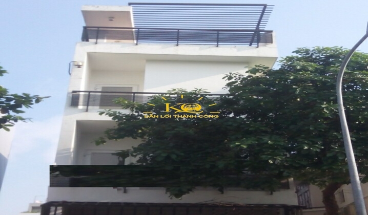 Trước nhà có cây xanh tạo bóng mát cho cả ngôi nhà. Trước nhà có cây xanh tạo bóng mát cho cả ngôi nhà.