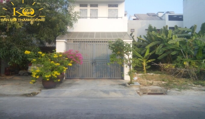 Không gian trước nhà thoáng mát. Không gian trước nhà thoáng mát.