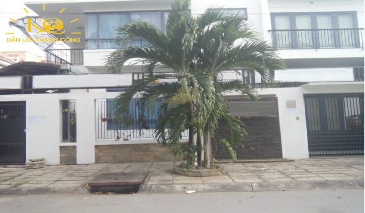 Đường vào nhà rộng, thoáng, để được xe hơi. Đường vào nhà rộng, thoáng, để được xe hơi.