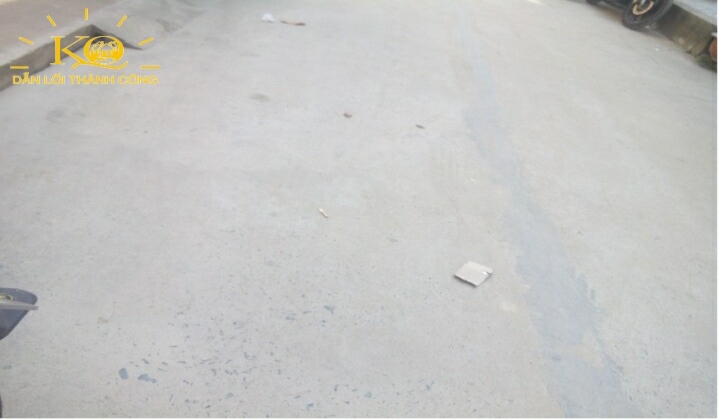 Đường trước nhà rộng rãi. Đường trước nhà rộng rãi.