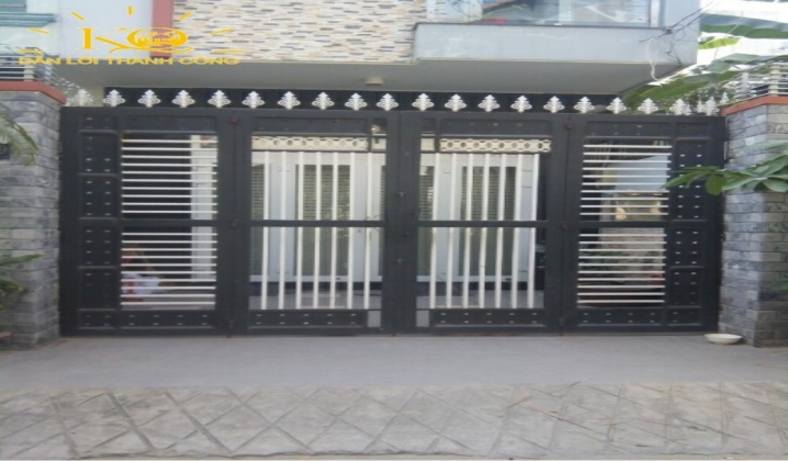 Nhà mặt trước rộng thoáng. Nhà mặt trước rộng thoáng.