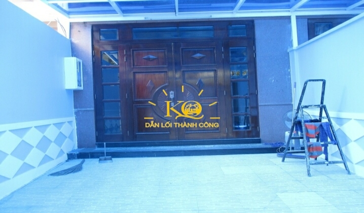 Khoảng sân trước nhà rộng Khoảng sân trước nhà rộng