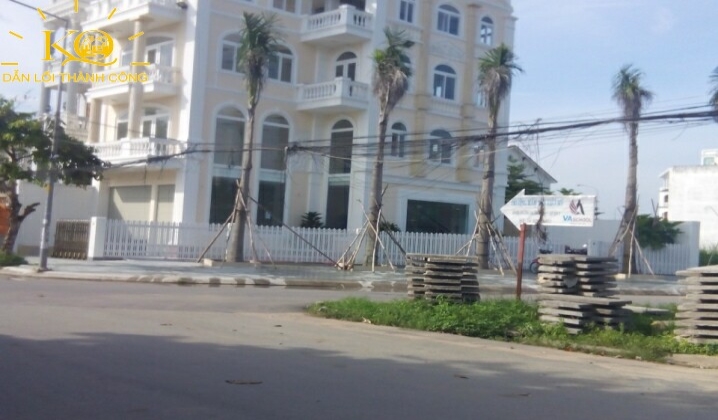 Nhà cho thuê nằm ở góc ngã tư Nhà cho thuê nằm ở góc ngã tư