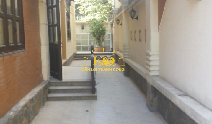 Bên hông nhà cho thuê. Bên hông nhà cho thuê.