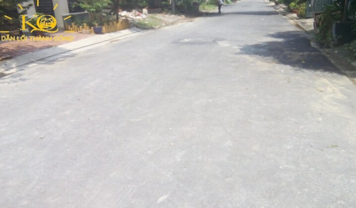 Đường trước nhà rộng, thông thoáng. Đường trước nhà rộng, thông thoáng.