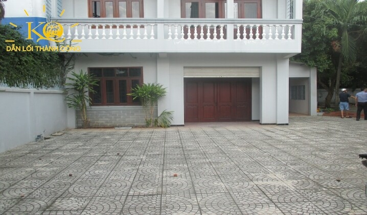 Sân trước nhà Sân trước nhà