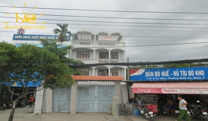 Khuôn viên trước nhà Khuôn viên trước nhà