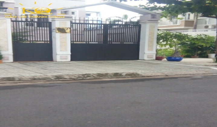 Không gian trước nhà rộng Không gian trước nhà rộng