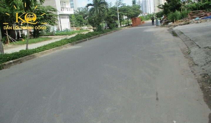 Không gian trước nhà thông thoáng, đường rộng rãi. Không gian trước nhà thông thoáng, đường rộng rãi.