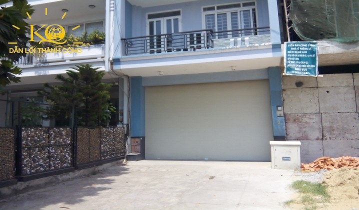 Mặt trước nhà Mặt trước nhà