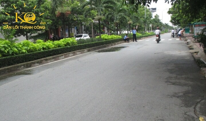 Đường vào nhà mặt trước nhà