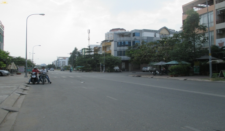 Con đường trước nhà Con đường trước nhà