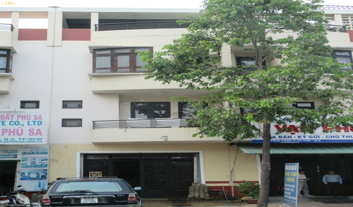 Khuôn viên gần nhà Khuôn viên gần nhà