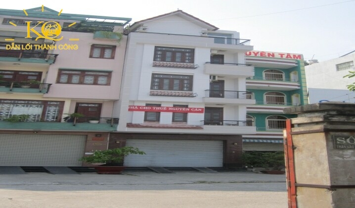 Nhìn toàn bộ căn nhà từ bên ngoài Nhìn toàn bộ căn nhà từ bên ngoài