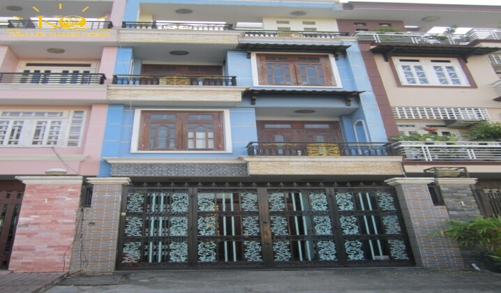 Nhìn căn nhà từ bên ngoài Nhìn căn nhà từ bên ngoài