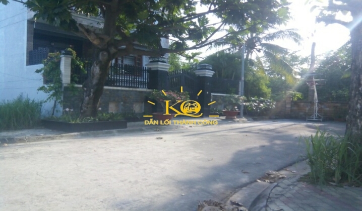 Đường trước nhà rộng, thông thoáng. Đường trước nhà rộng, thông thoáng.