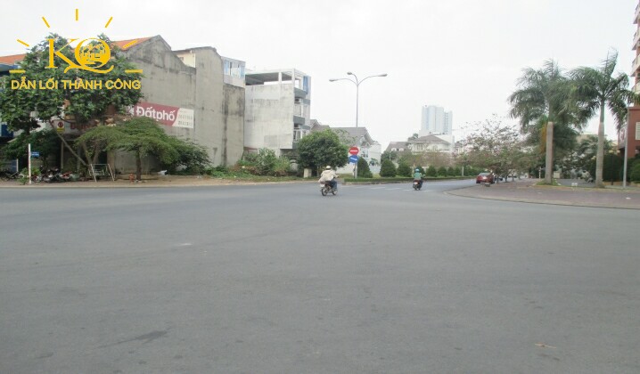 Con đường trước nhà Con đường trước nhà