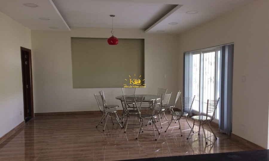 Không gian nhà bếp rộng thoáng. Không gian nhà bếp rộng thoáng.