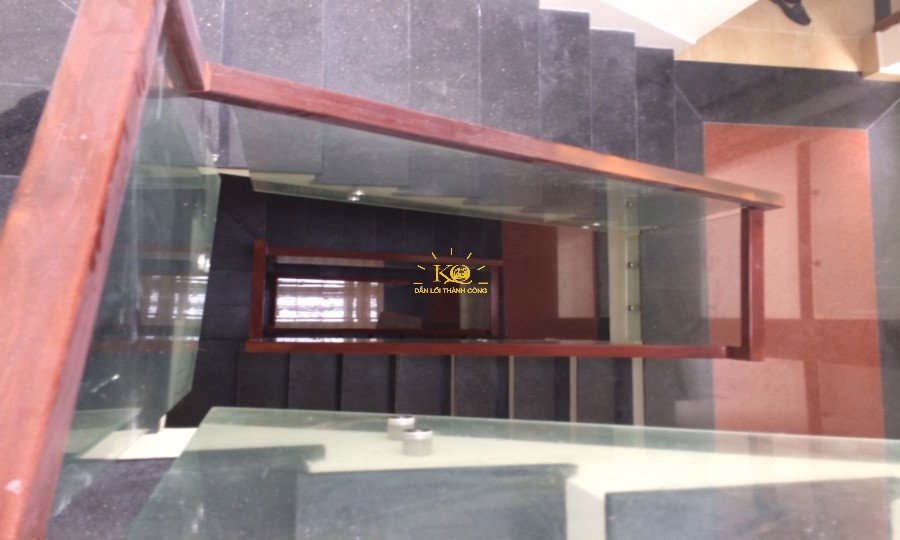 Cầu thang nhà cho thuê. Cầu thang nhà cho thuê.