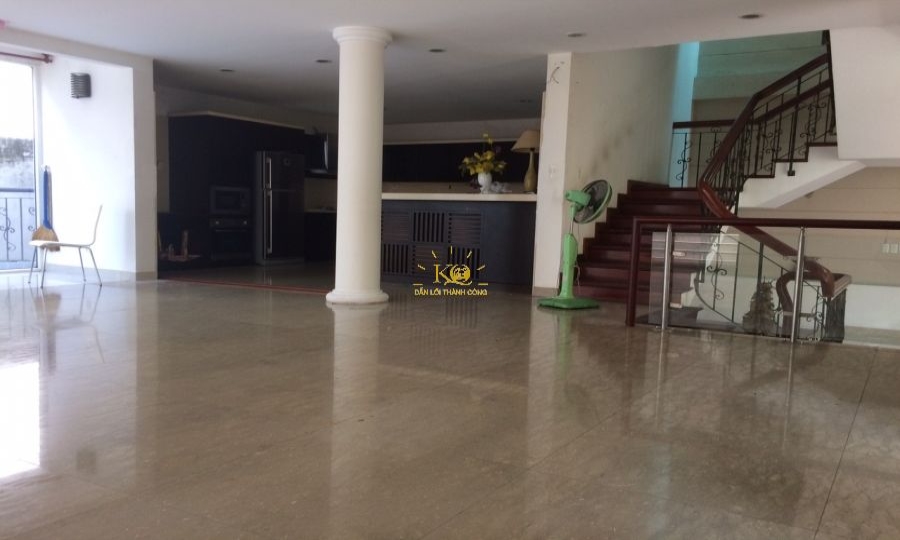 Sảnh tầng trệt rộng.