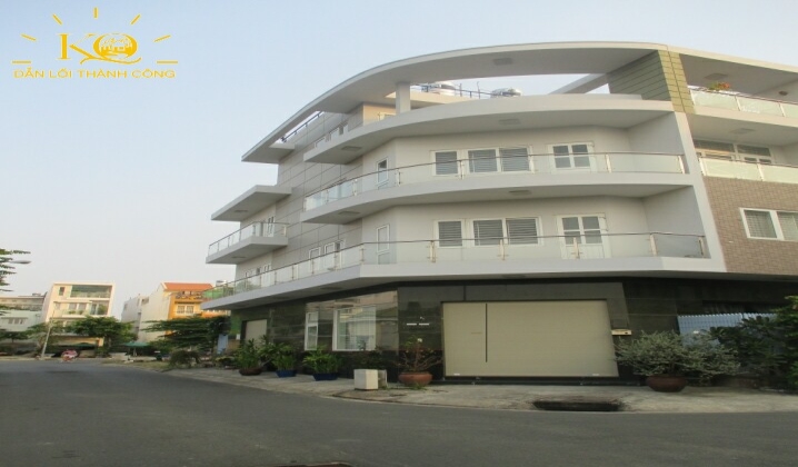 Nhìn căn nhà từ bên ngoài Nhìn căn nhà từ bên ngoài