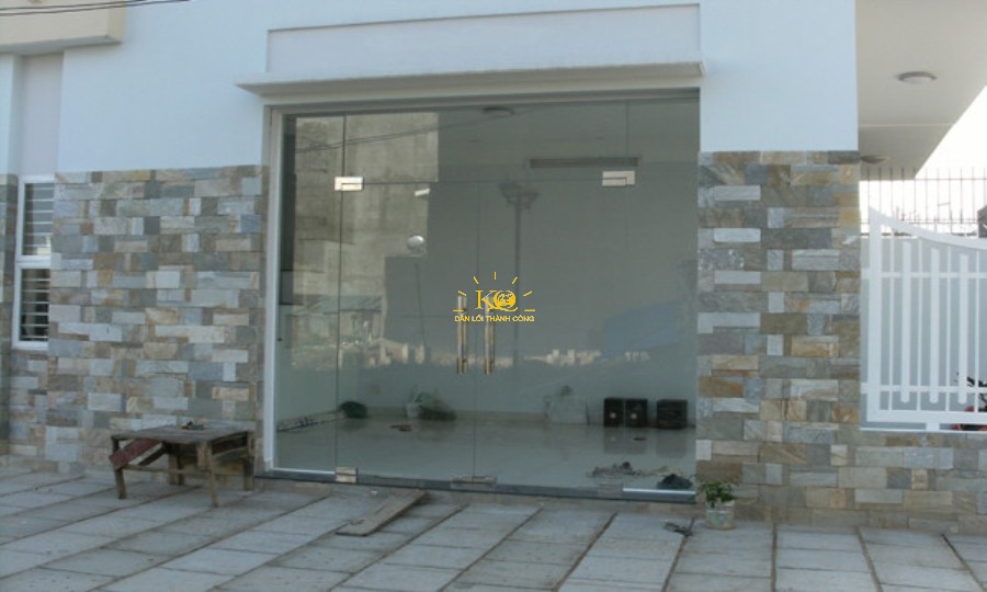 Tầng trệt thiết kế trong suốt. Tầng trệt thiết kế trong suốt.