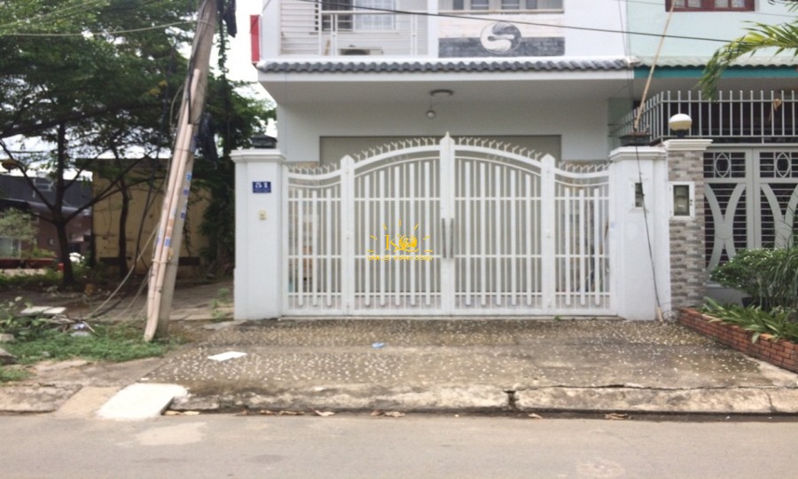 Đường trước nhà rộng rãi. Đường trước nhà rộng rãi.