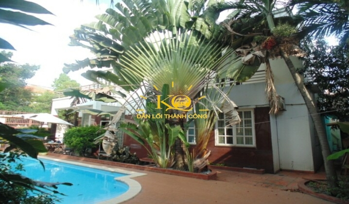 Khuôn viên nhà có nhiều cây xanh, không khí trong lành. Khuôn viên nhà có nhiều cây xanh, không khí trong lành.