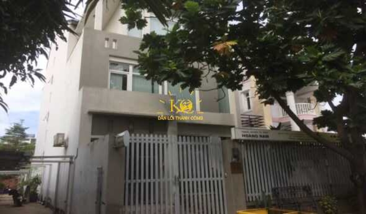 Trước nhà có nhiều cây xanh tạo bóng mát cho ngôi nhà. Trước nhà có nhiều cây xanh tạo bóng mát cho ngôi nhà.