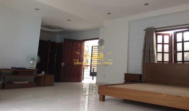 Phòng ngủ tầng lầu. Phòng ngủ tầng lầu.