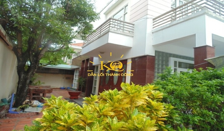 Nhà có sân vườn rộng, thoáng mát. Nhà có sân vườn rộng, thoáng mát.