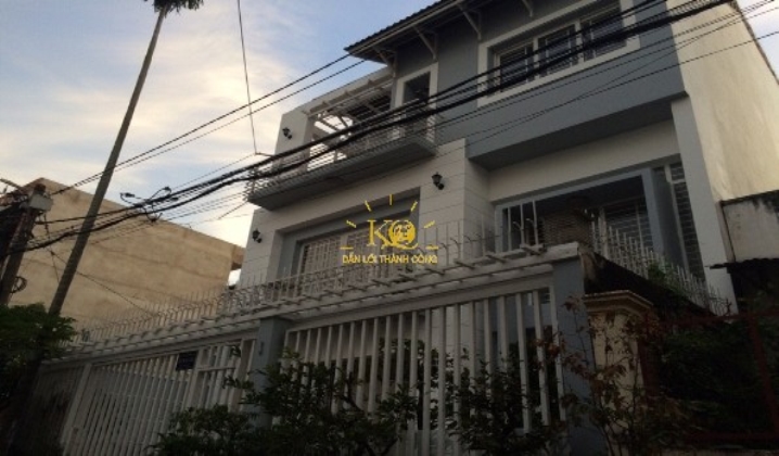 Không gian quanh nhà thoáng, giao thông thuận lợi. Không gian quanh nhà thoáng, giao thông thuận lợi.