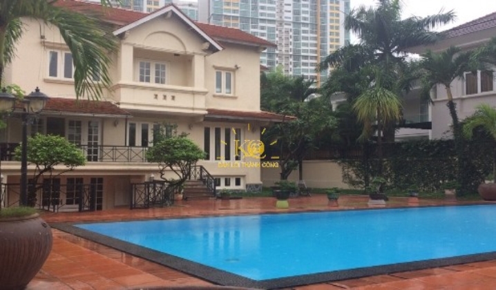 Hồ bơi rộng sạch sẽ, không gian mát, thoáng đãng. Hồ bơi rộng sạch sẽ, không gian mát, thoáng đãng.