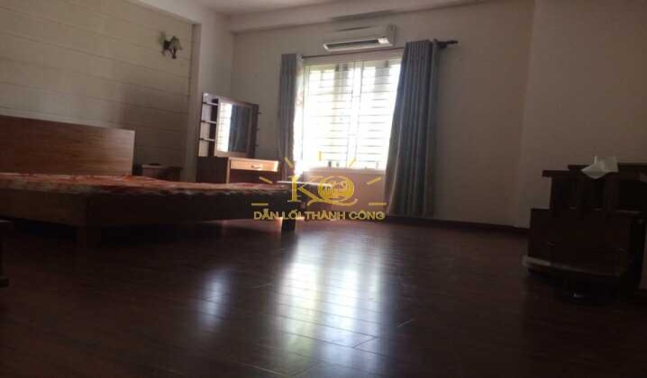 Cửa sổ nhận được nhiều ánh sáng mặt trời. Cửa sổ nhận được nhiều ánh sáng mặt trời.