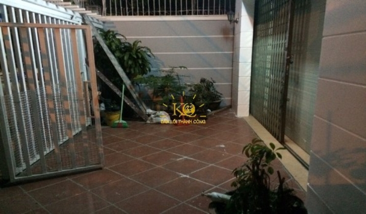 Sân trước nhà cho thuê. Sân trước nhà cho thuê.