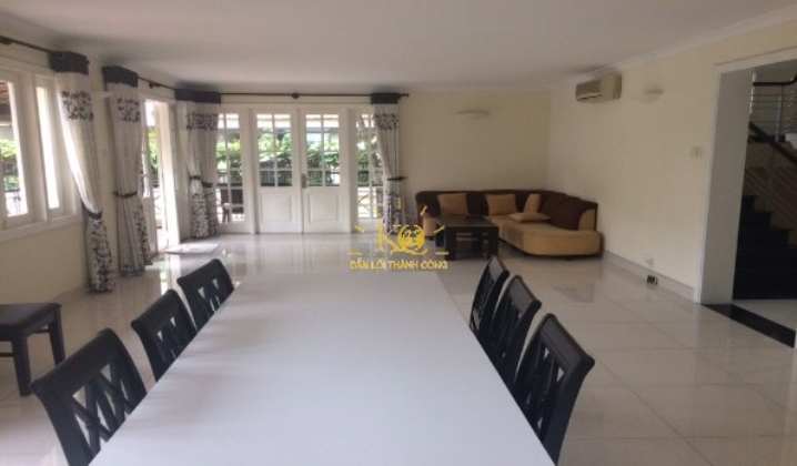 Bàn ăn trong nhà cho thuê. Bàn ăn trong nhà cho thuê.