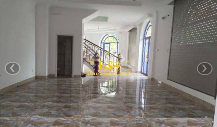 Khuôn viên bên trong nhà cho thuê rộng rãi. Khuôn viên bên trong nhà cho thuê rộng rãi.