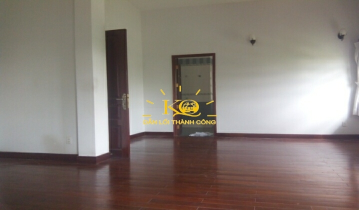 Không gian tầng lầu. Không gian tầng lầu.