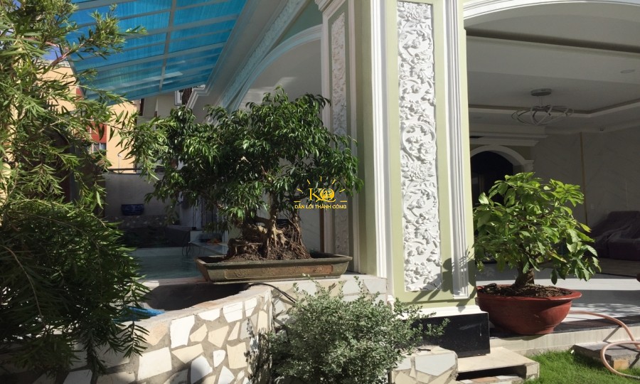 Nhà có những cây cảnh đẹp, hồ cá Nhà có những cây cảnh đẹp, hồ cá