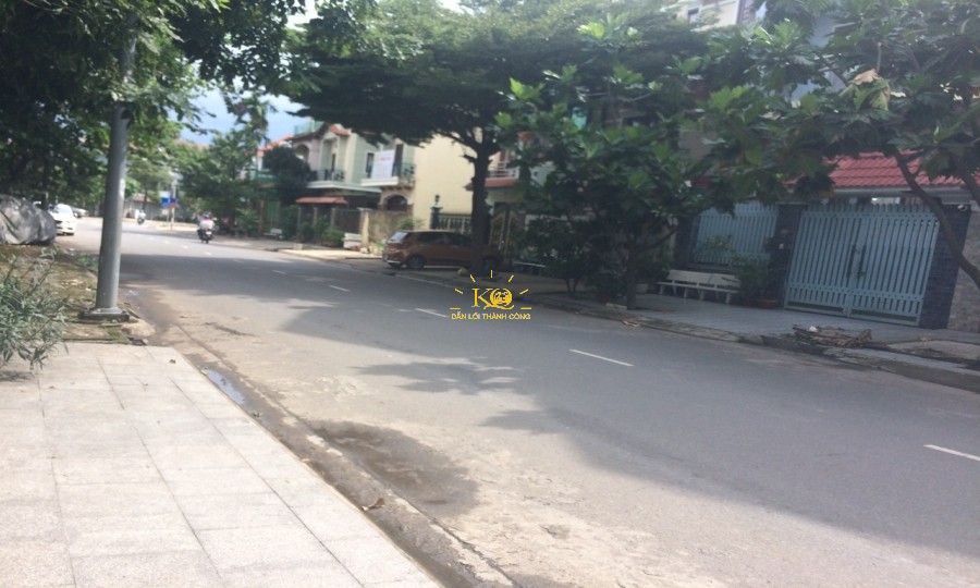 Đường trước nhà rộng, Đường trước nhà rộng,