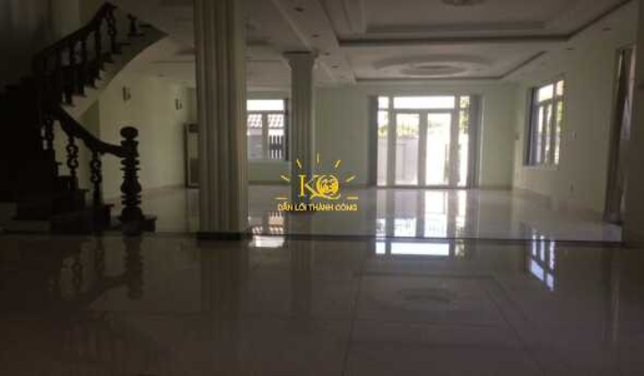 Hình ảnh nhìn bên trong nhà ra ngoài. Hình ảnh nhìn bên trong nhà ra ngoài.