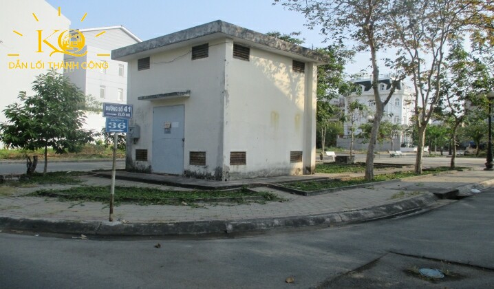 Khuôn viên gần nhà Khuôn viên gần nhà