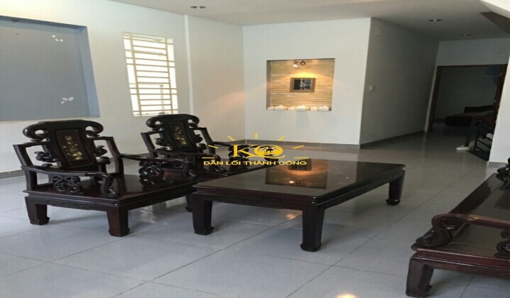 Không gian phòng khách rộng, nội thất đầy đủ. Không gian phòng khách rộng, nội thất đầy đủ.